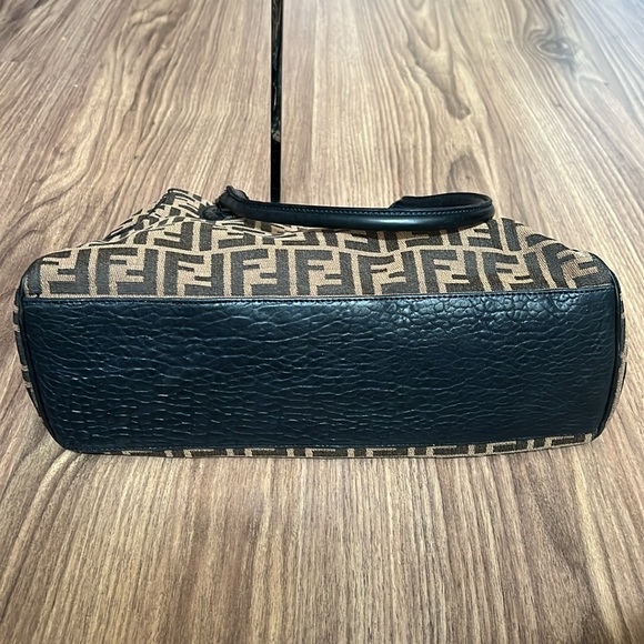A161 - 💯% authentic Fendi shoulder bag - Picture 13 of 16